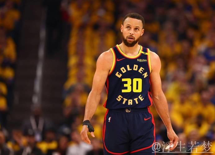 库里背传助攻底角斯潘塞三分失准,勇士遭遇得分荒近3分钟 库里背传助攻底角斯潘塞三分失准,勇士遭遇得分荒近3分钟