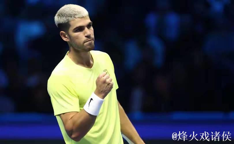 阿尔卡拉斯2-1逆转弗里茨 取得总决赛小组赛两连胜 阿尔卡拉斯2-1逆转弗里茨 取得总决赛小组赛两连胜